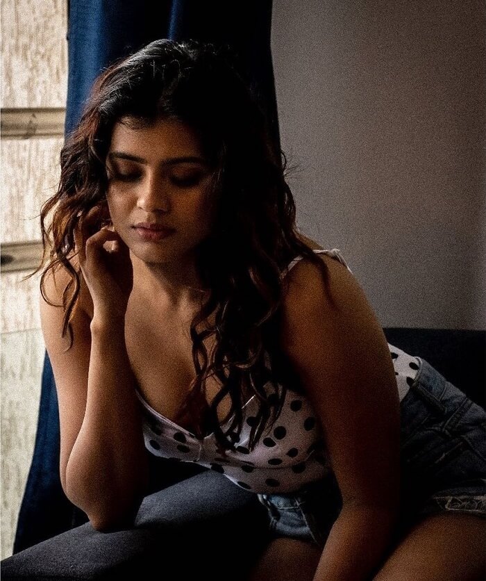 Hebah Patel Hot Poses 