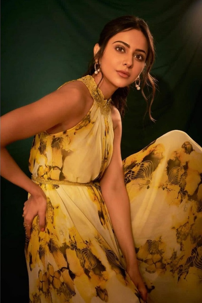 Rakul Preet In Yellow Dress For Sam Jam Show