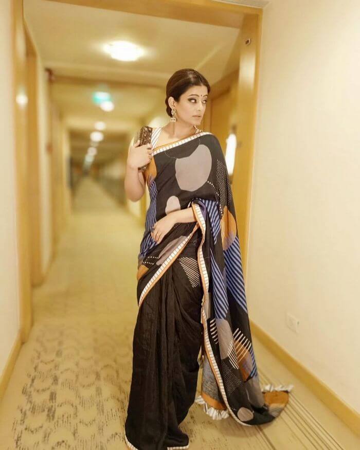 Actress Priyamani Hot Photos In Saree