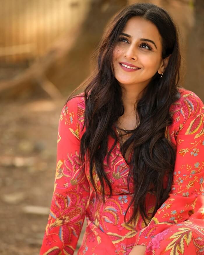 Hindi Actress Vidya Balan Hot Poses In Saree